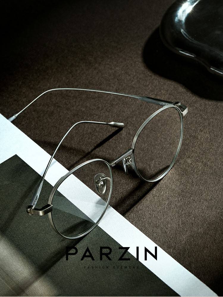 据悉，PARZIN帕森于2008年成立，自品牌创立以来，持续以创意灵感为力量，将眼镜的舒适性、实用性、艺术性融合一体，为用户打造多场景搭配方案，并打造了风格各异的产品系列，为消费者上镜风格新赋多元想象，现已逐渐成长为国内领先的时尚眼镜品牌。